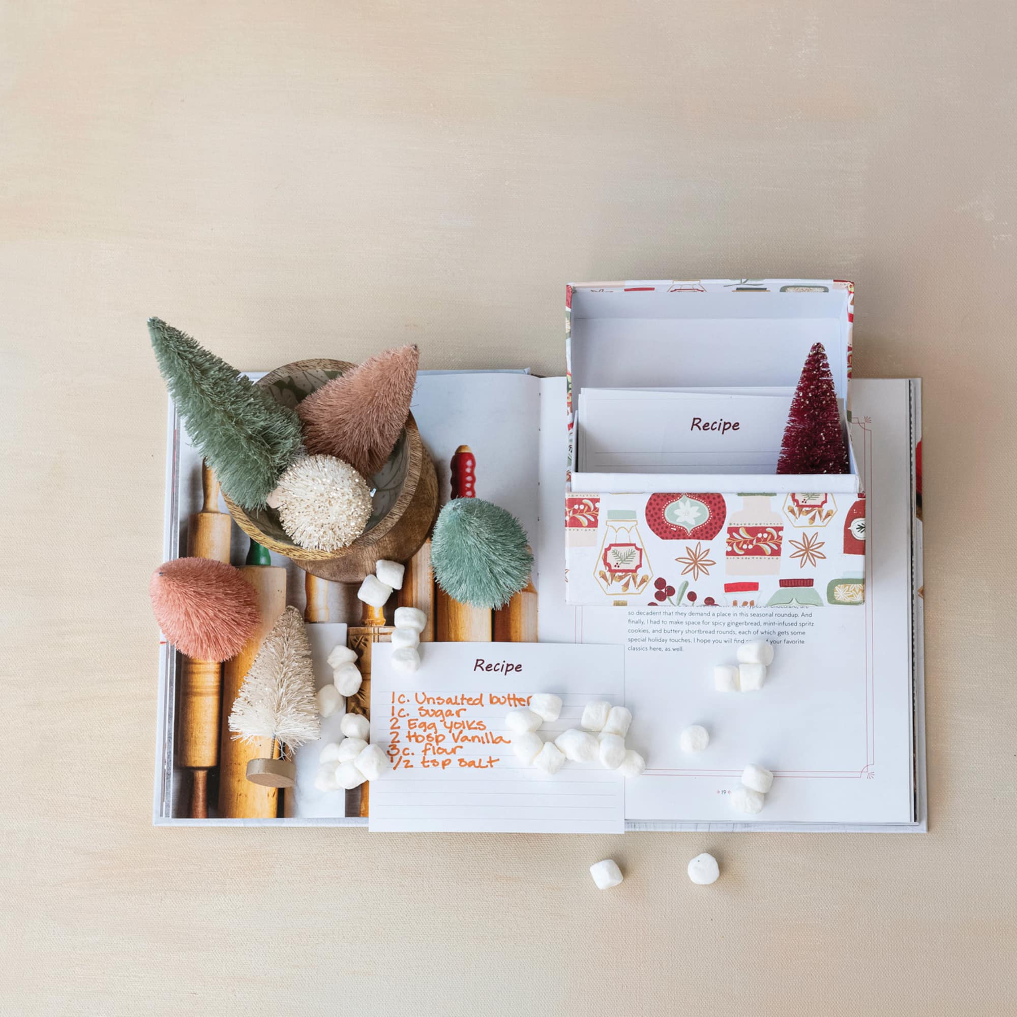 Hello Honey® 5.5" x 4" Holiday Printed Paper Recipe Box with Cards